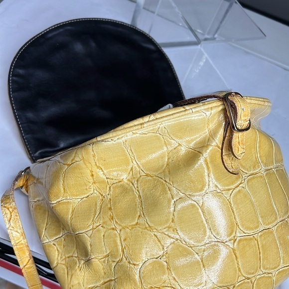 Meyers Croc Embossed Leather Mustard Yellow Crossbody Top Flap Feed Bag Purse - Picture 14 of 16